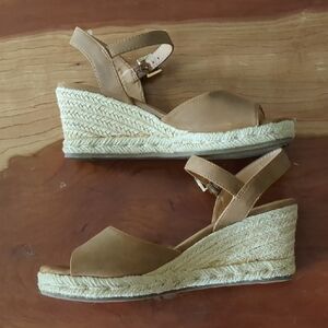 Tommy Hilfiger Tan Sandals